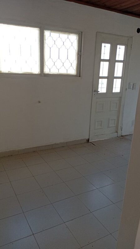VIVIENDA DE FACIL ACCESO A CERCANIAS DE LINEAS DE TRANSPORTE.

UBICACION: ALEM CASI ESQUINA J.B.ALBERDI.

CONSTA DE: 2 DORMITORIOS, COCINA-COMEDOR, LIVING, BAÑO, ENTRADA PARA VEHICULO Y PASILLO.
SERVICIO DE LUZ Y GAS NATURAL.

VALOR DEL ALQUILER: $ 550.000 X MES.-

CONSULTE POR REQUISITOS PARA INGRESAR.
