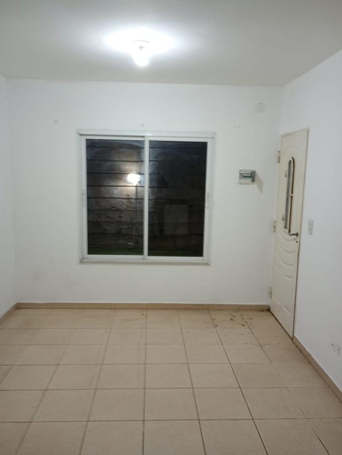 DEPARTAMENTO EN PLATA ALTA EN EXCELENTE UBICACIÓN. CERCA DE LINEAS DE TRANSPORTE.
UBICACIÓN: A.DEL VALLE N°519, GLEW.
CONSTA DE: 1 DORMITORIO, COCINA-COMEDOR Y BAÑO.
VALOR DEL ALQUILER:$350.000 X MES DEPARTAMENTO EN PLATA ALTA EN EXCELENTE UBICACIÓN. CERCA DE LINEAS DE TRANSPORTE.
UBICACIÓN: A.DEL VALLE N°519, GLEW.
CONSTA DE: 1 DORMITORIO, COCINA-COMEDOR Y BAÑO.
VALOR DEL ALQUILER:$350.000 X MES